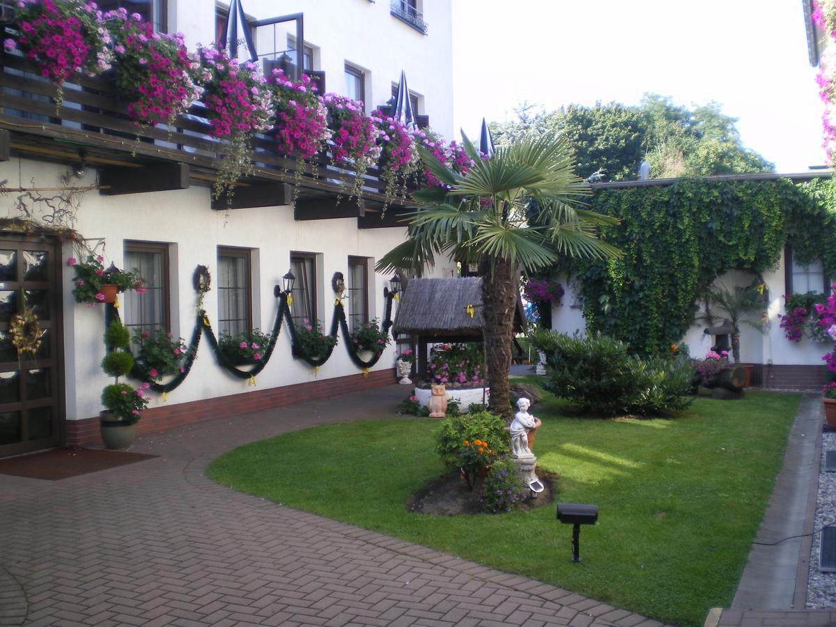 Hotel Am Berg Шпремберг Экстерьер фото