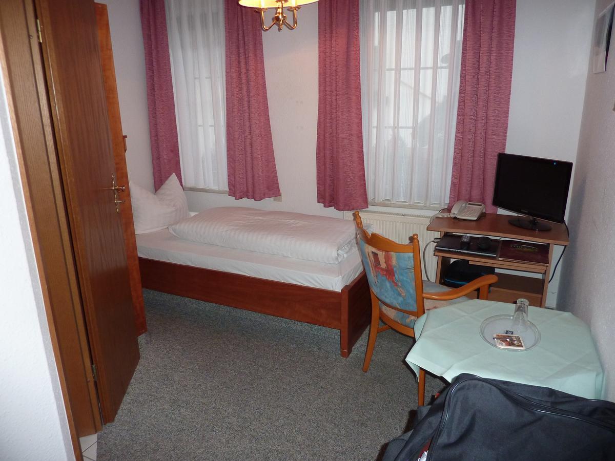 Hotel Am Berg Шпремберг Экстерьер фото