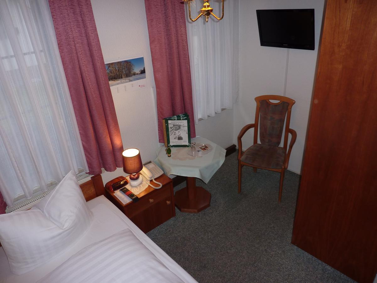 Hotel Am Berg Шпремберг Экстерьер фото